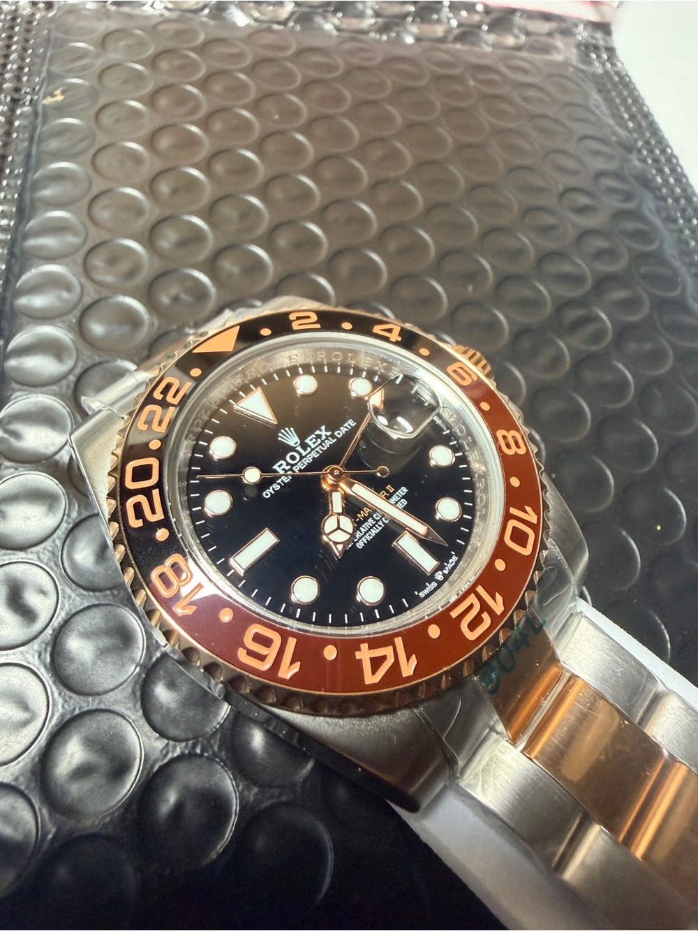 Root beer Two-Tone GMT Watch - Black Dial & Rose Gold Bezel - Picture 5 of 6